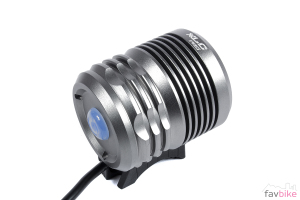 XLC CL-F15: Helmlampe mit theoretischen 3.000 Lumen im Test