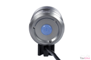 XLC CL-F15: Helmlampe mit theoretischen 3.000 Lumen im Test