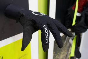 Ergon HM2: MTB-Handschuh mit ergonomischer Form [Eurobike 2016]