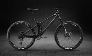 YT IZZO: Trailbike mit Carbon-Rahmen und 29-Zoll-Laufrädern [Pressemeldung]